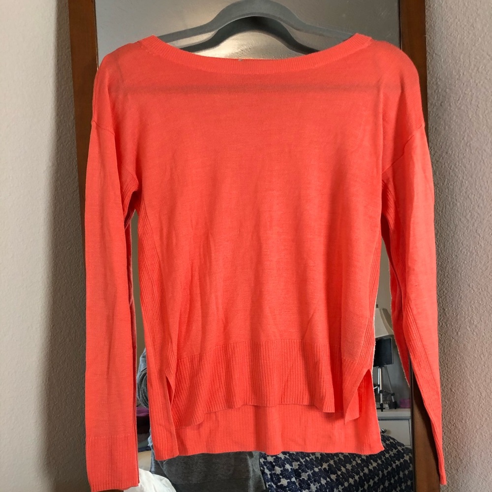Light weight sweater